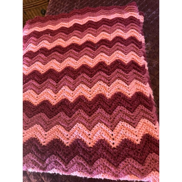 Zig Zag Crochet Blanket Handmade CA KING + Burgundy Pink Tri-Color 82W x 116L - Picture 4 of 10
